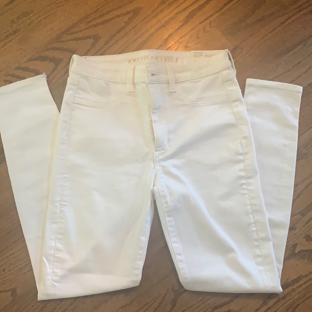 American eagle jeans NWT size 6 white jeans